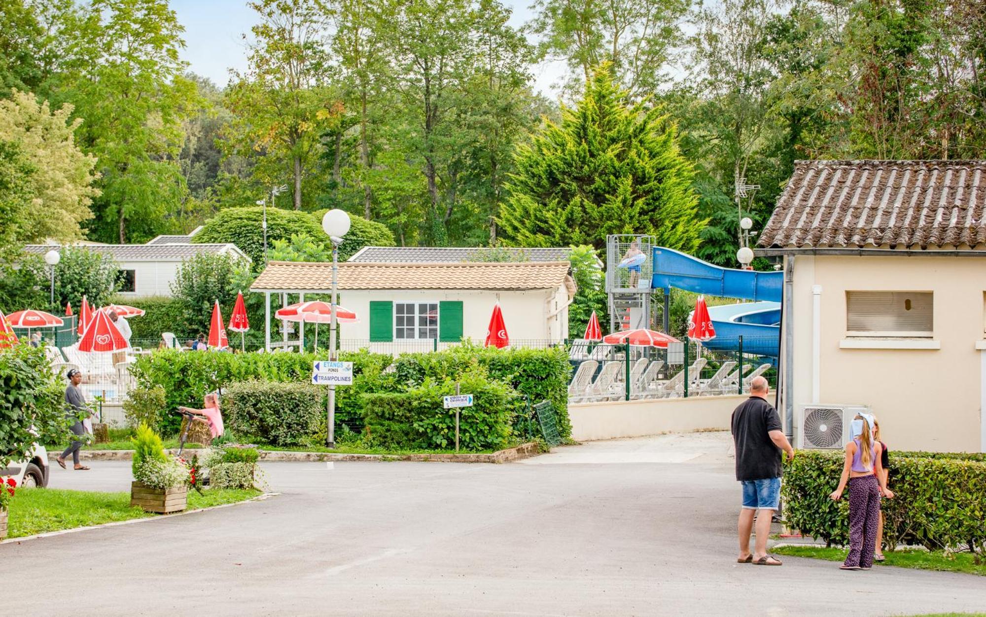 Camping Les Etangs Fleuris 4 Touquin Extérieur photo